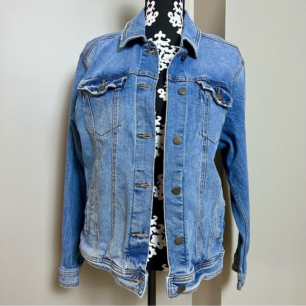 UNIVERSAL THREAD 90’s Baggy Trucker Denim Jean Jacket Medium Blue Wash Medium